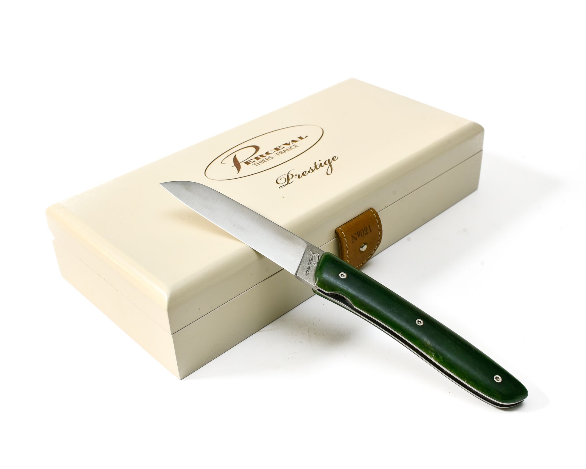 ATELIER PERCEVAL, THIERS Atelier Perceval, Thiers

Folding knife



with jade gr&hellip;