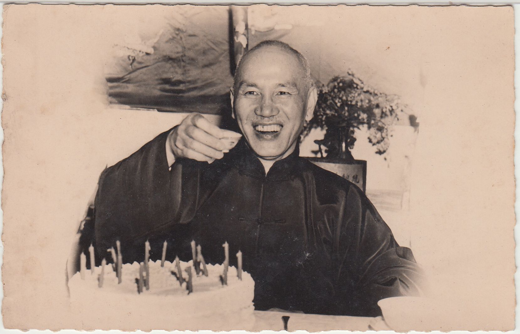 Null CHINA, TAIWAN

Photograph of Chiang Kai-Shek / Jiang Jeshi (蔣介石)



Photogr&hellip;