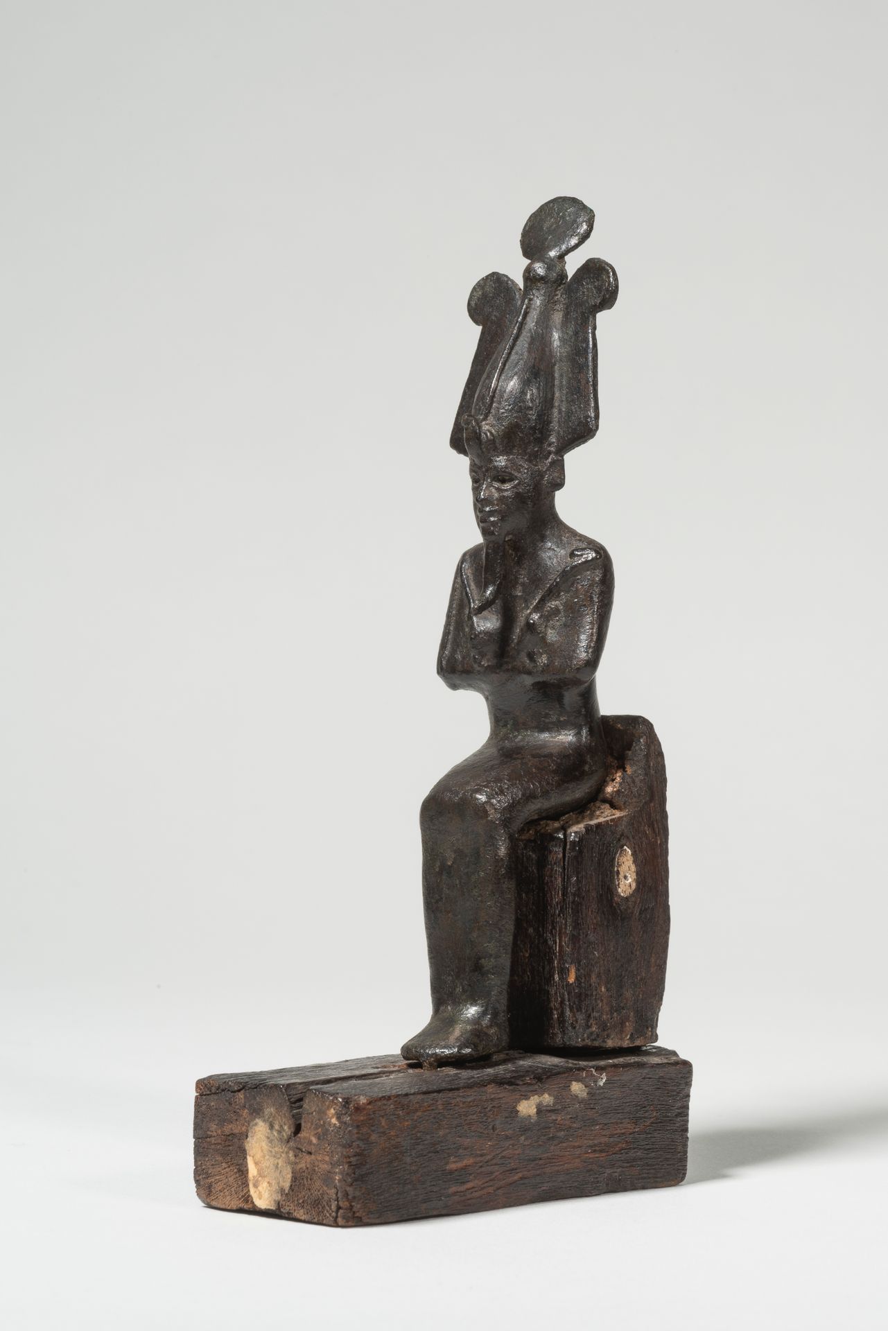 Statuette d’Osiris assis EGITTO, TARDO PERIODO

Statuetta di Osiride seduto



I&hellip;