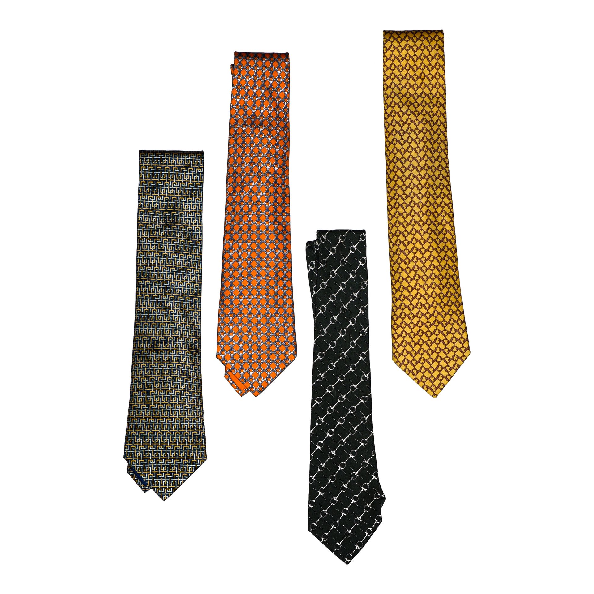 Hermès Lot de 4 cravates twill



A dessins géométriques. 1 - Fond jaune, "mors"&hellip;