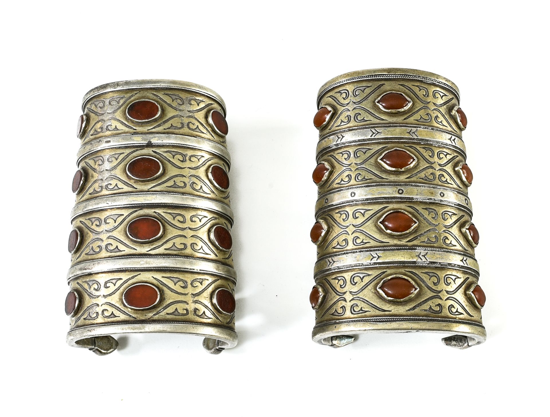 Paire de bracelets de femme Bilezik TURKMENISTAN

Pair of Bilezik lady's bracele&hellip;