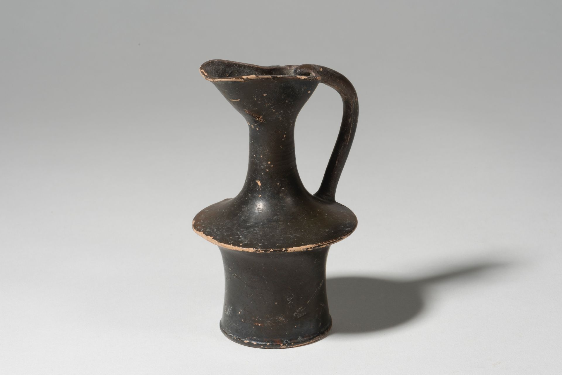 Œnochoé à bec pincé 
CAMPANIA, 4TH CENTURY B.C.E.





Oenochoe with pinched spo&hellip;