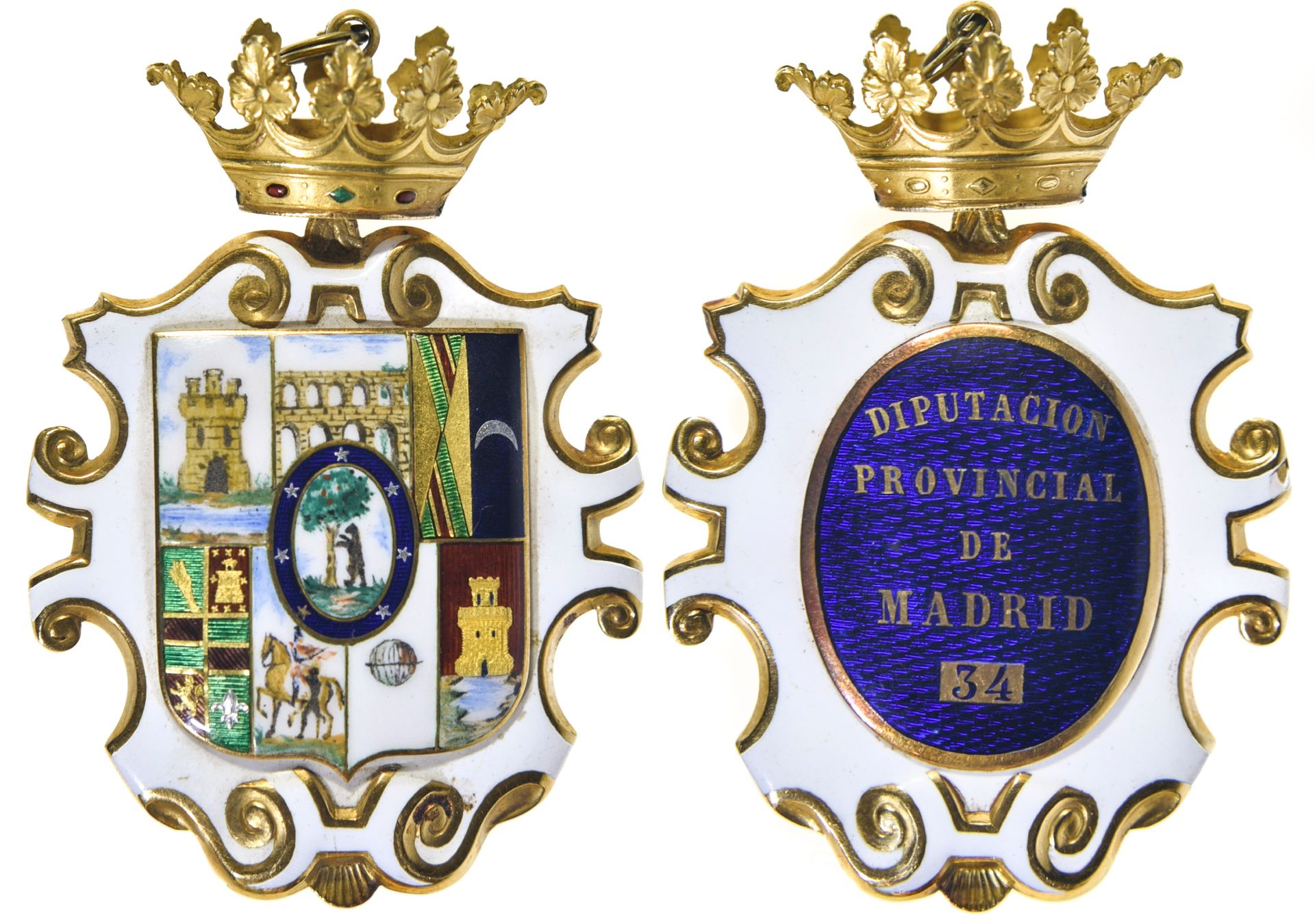Badge de député provincial, 西班牙，马德里德

副省长的徽章。



珐琅和黄金徽章（经测试为18克拉），30.88克，62毫米×4&hellip;