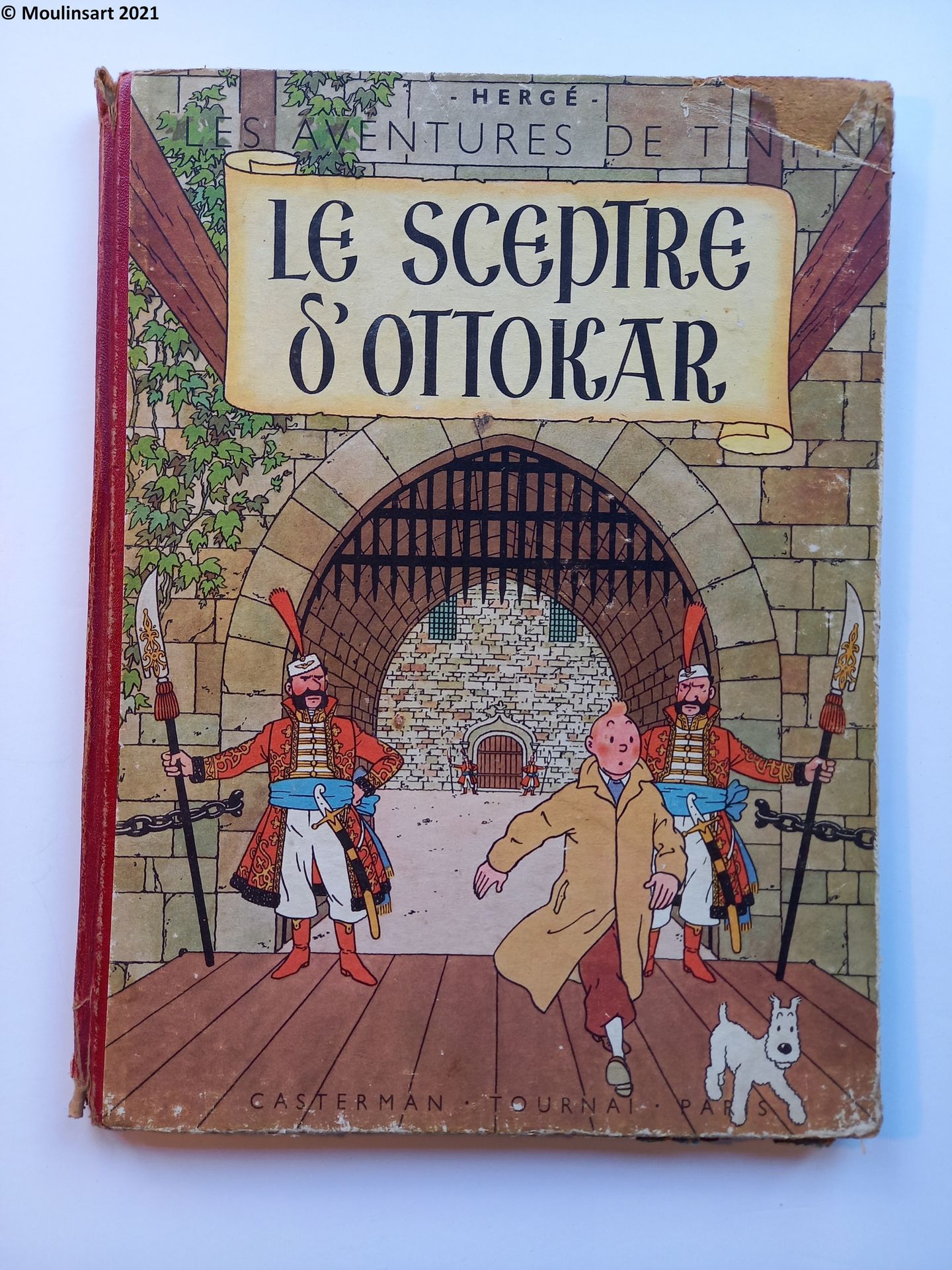 Hergé 鹤岗

奥托卡的权杖EO色



红色书脊，第二版B1。

小册子松动，书脊缺失，第一块板的右上角弯曲，大图片缺失。
