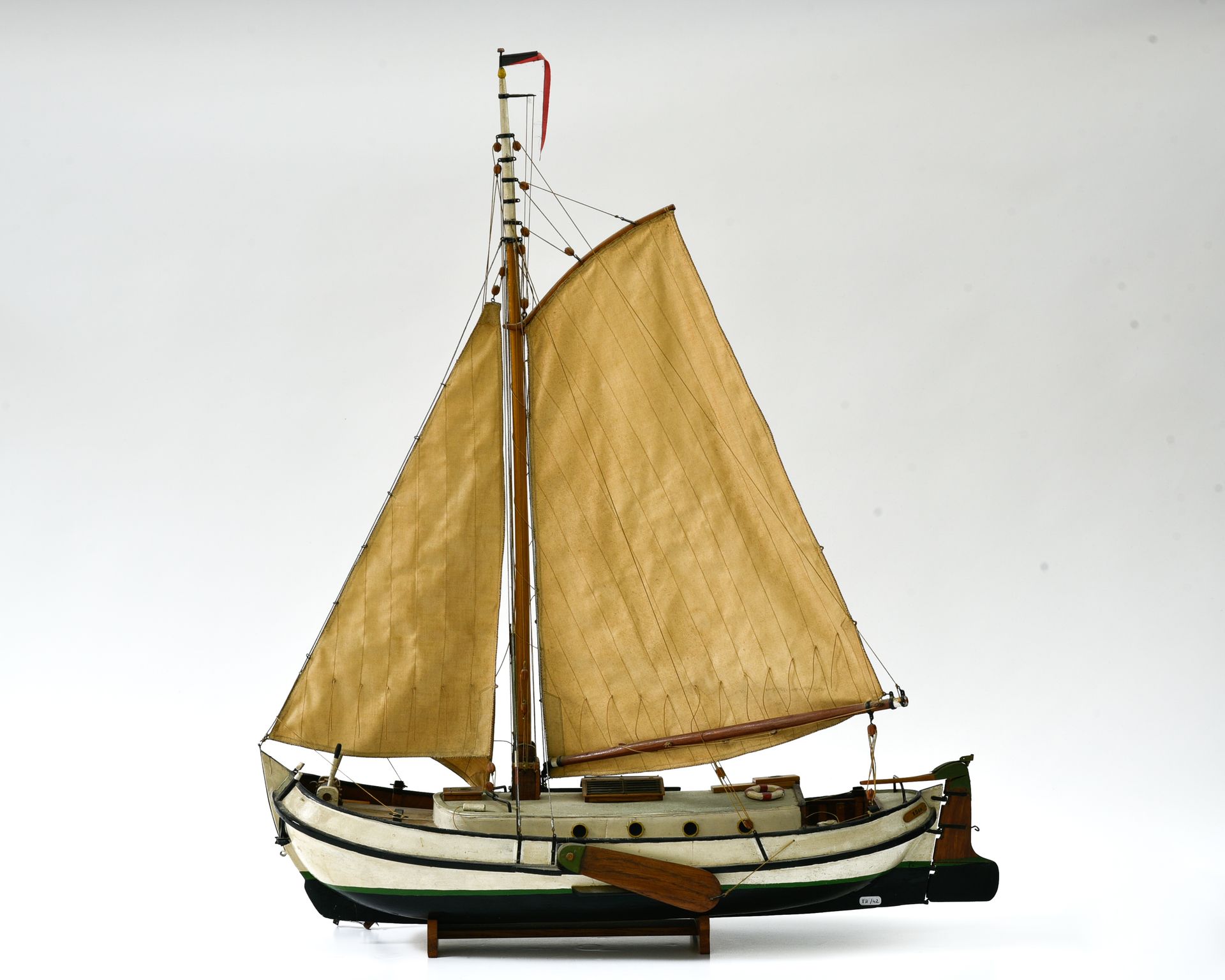 Maquette de voilier 20TH CENTURY DUTCH SCHOOL

Model sailboat



made of painted&hellip;