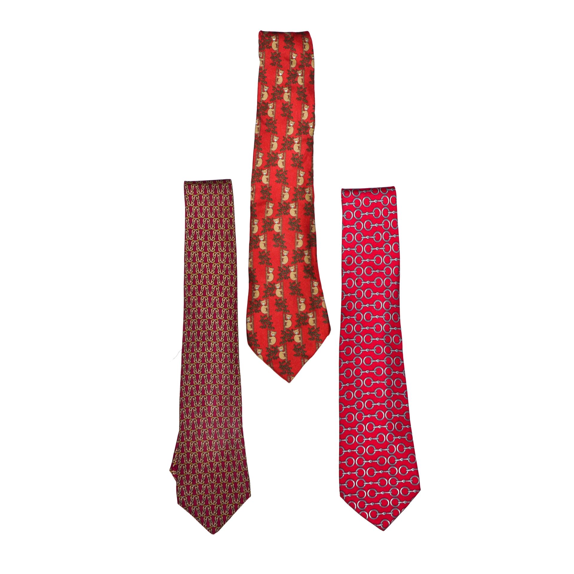 Hermès 一套3条斜纹领带



在红色的色调中。1 - 酒糟背景，金色 "网状"。2 - 覆盆子背景，灰色 "位"。3 - 红色背景，棕色和绿色考拉和树木&hellip;