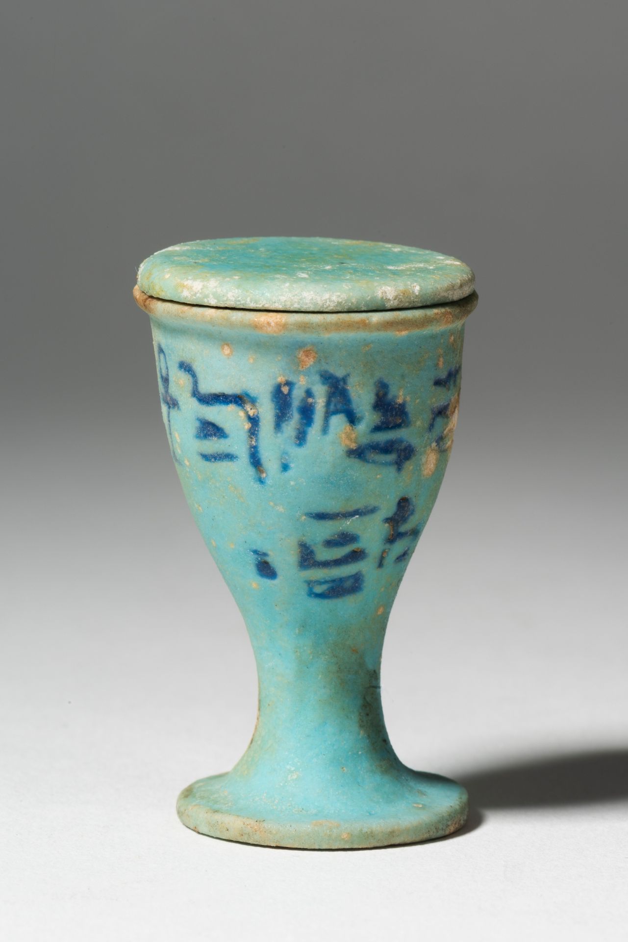 Vase à huile de cèdre au nom de Ptolémée Ier EGIPTO, PERIODO PTOLEMAICO

Jarrón &hellip;