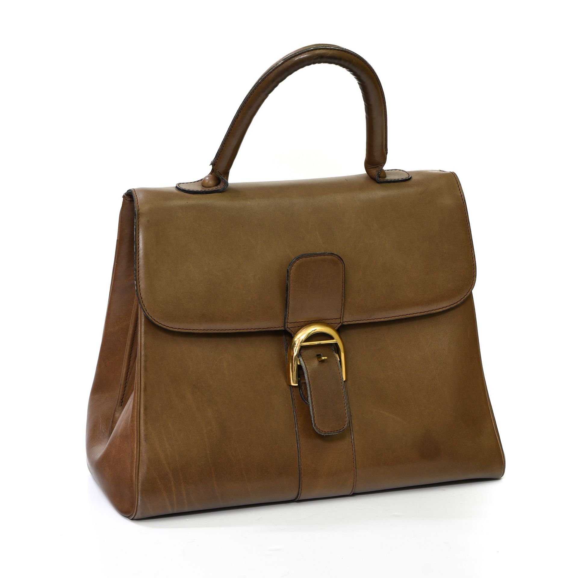 Delvaux "Brillant" hand bag



Light brown smooth leather. Golden Brillant buckl&hellip;
