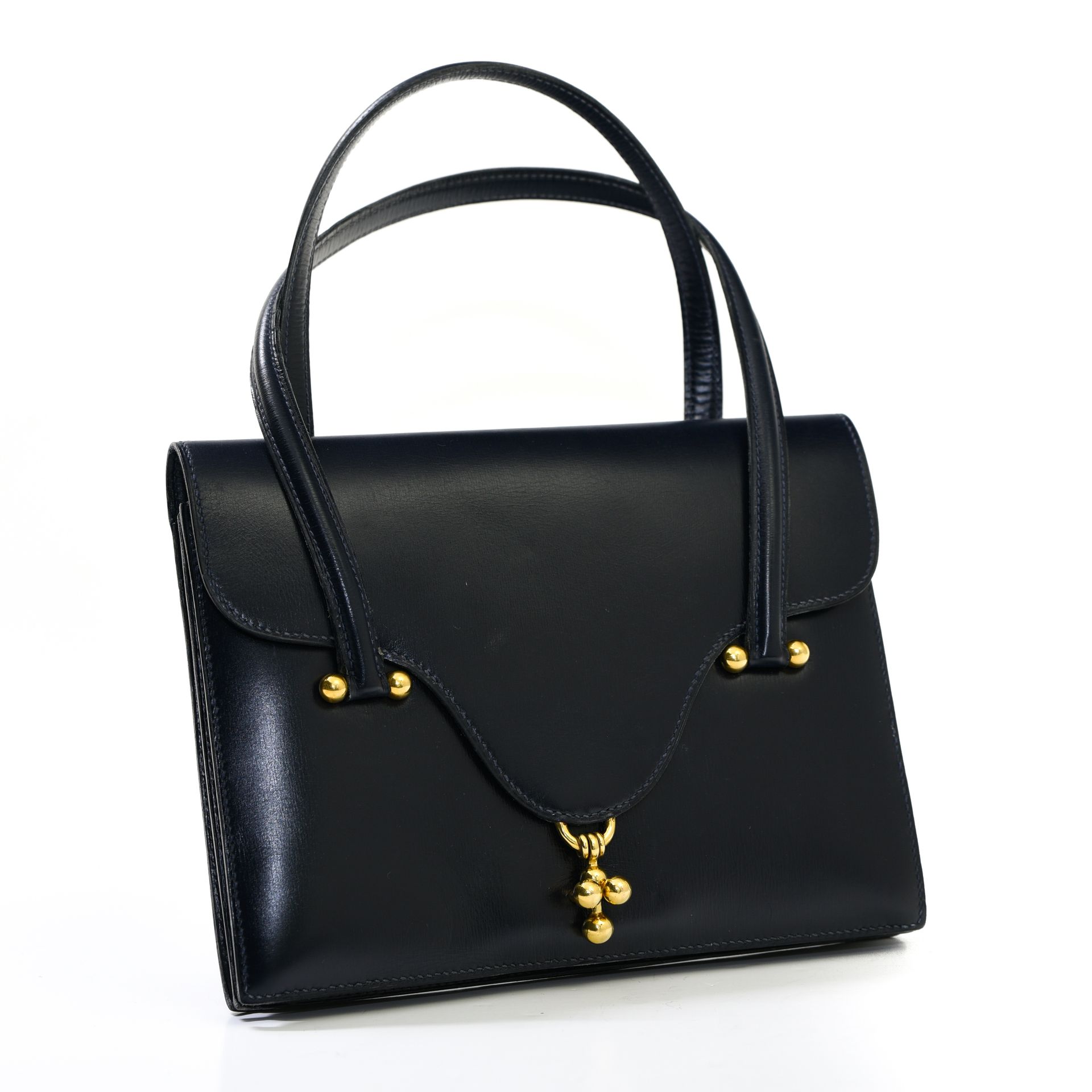 Hermès Loto"-Handtasche



In marineblauer Lederschatulle, vergoldete Verschlüss&hellip;