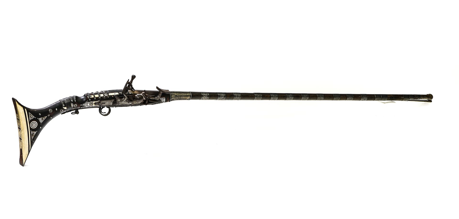 Beau fusil Moukahla NORTH AFRICA, MID-19TH CENTURY

Beautiful Moukahla musket


&hellip;