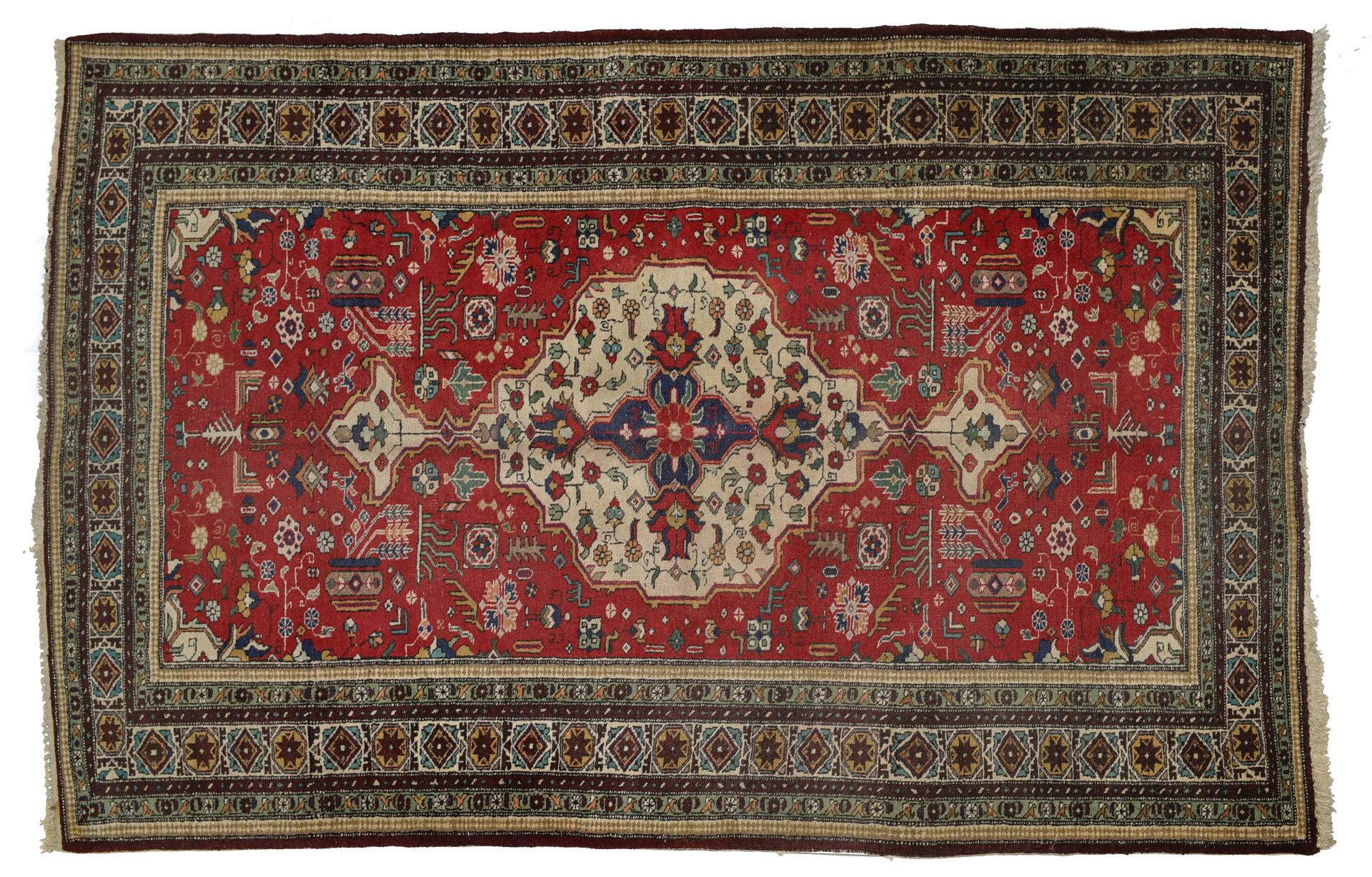 Tapis Ardebil Ardebil rug



Red ground covered in flowers, decorated with a cre&hellip;