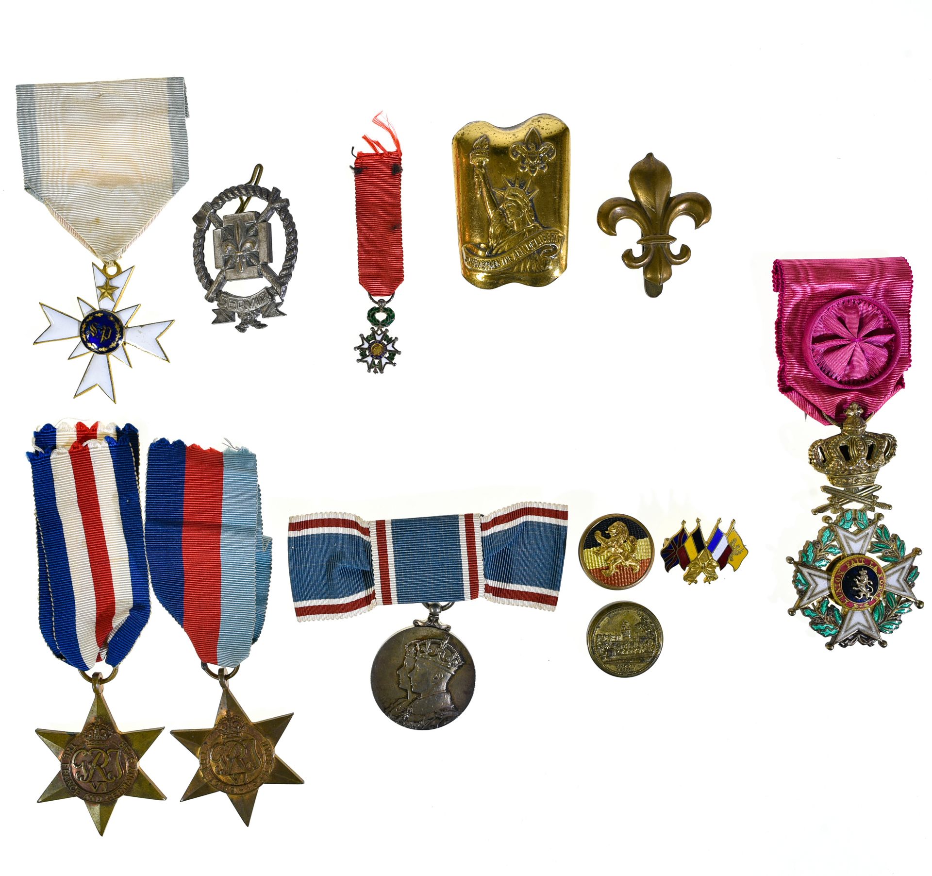 Lot de décorations, insignes et curiosités 大量的装饰品、徽章和奇珍异宝



勋章：比利时利奥波德勋章，带有军衔的军&hellip;
