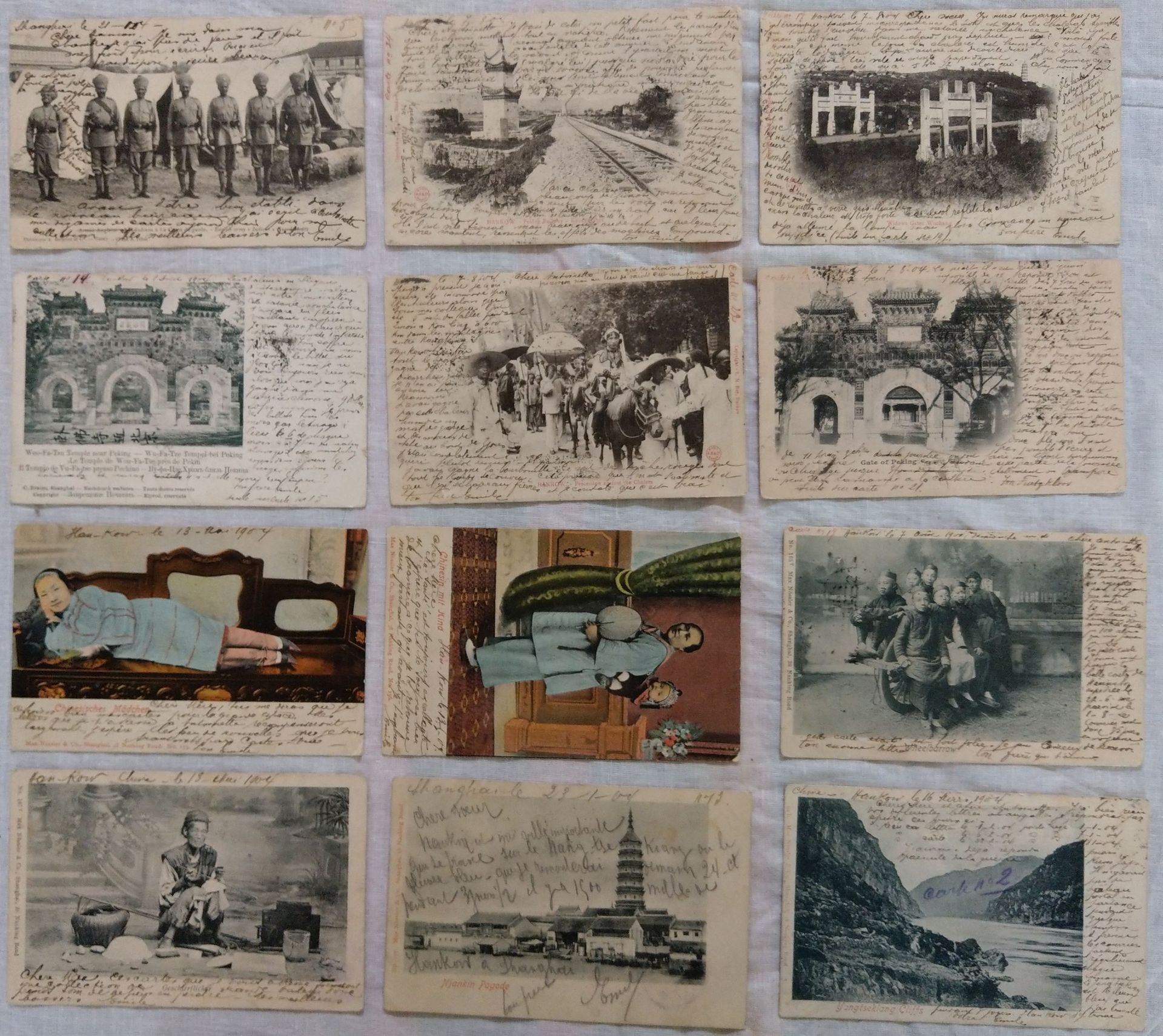 Ensemble de cartes-vues de Chine 中国，1905-1907

来自中国的一套图片卡



包括78张图片卡（汉口的街景，中国女士&hellip;