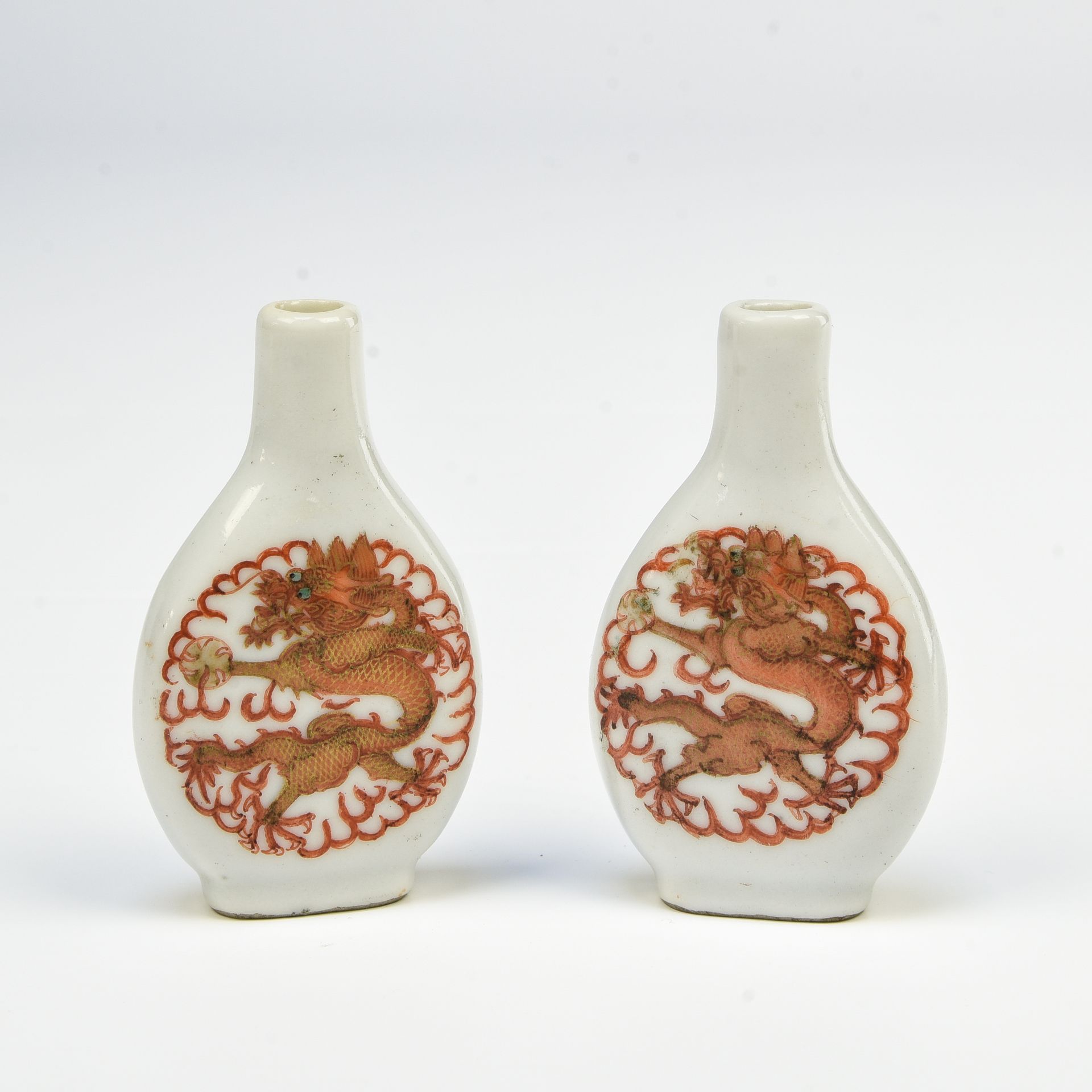 Null Two baluster snuff flasks

CHINA - 20TH CENTURY

Rust-red and gold enamelle&hellip;