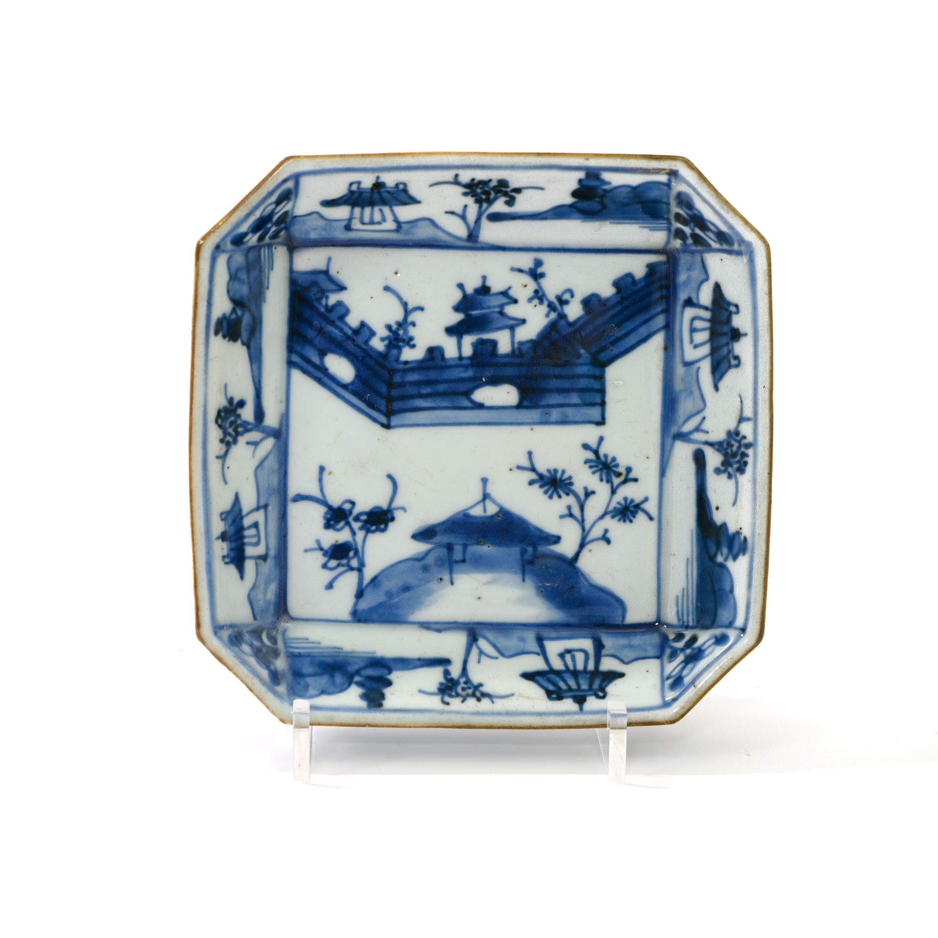 Null 中国，印度公司--乾隆时期（1736-1795）。

小托盘



方形瓷盘，有切角，釉下青花装饰，中间有亭子和墙，两翼装饰有靠近银行的亭子。



&hellip;