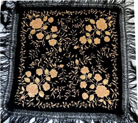 Null Manilla shawl

CHINA, CA. 1900

Black twill embroidered with yellow paille &hellip;