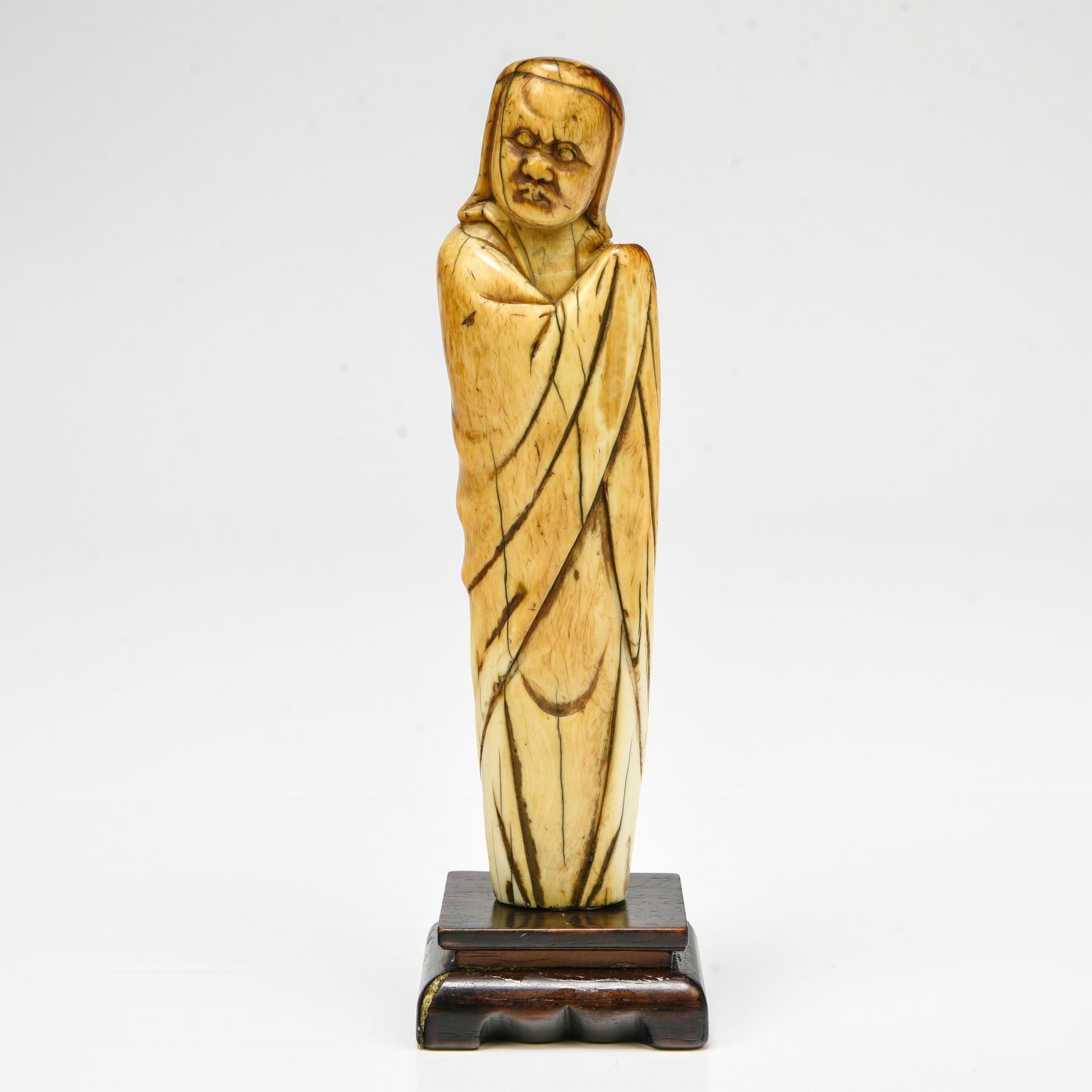 Null CHINE - EPOQUE MING (1368 - 1644)

Statuette de Dhamo debout 



En ivoire &hellip;