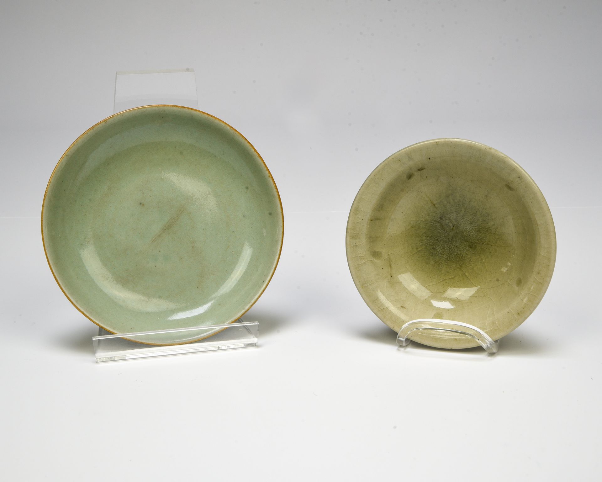 Null CHINA - SIGLO XIX

Tazón y taza 



En porcelana esmaltada de celadón. 



&hellip;