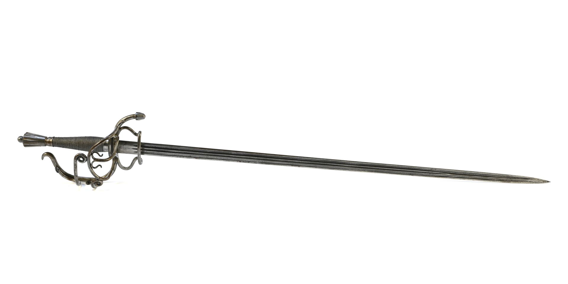 Epée multi-branches 多枝剑



用于装饰。保险丝完全用铁丝固定。铁架子。带有连接拱门和三个次要分支的护卫。刀片有两个切削刃和三个沟槽。

&hellip;