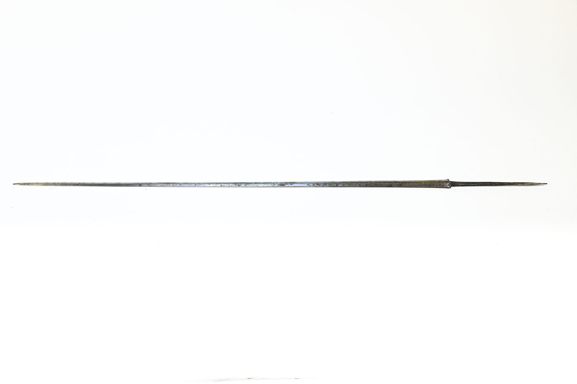 Lame d'épée espagnole XVIIIe et diverses pièces pour sabre ou épée XVIIIÈ - XIXÈ&hellip;