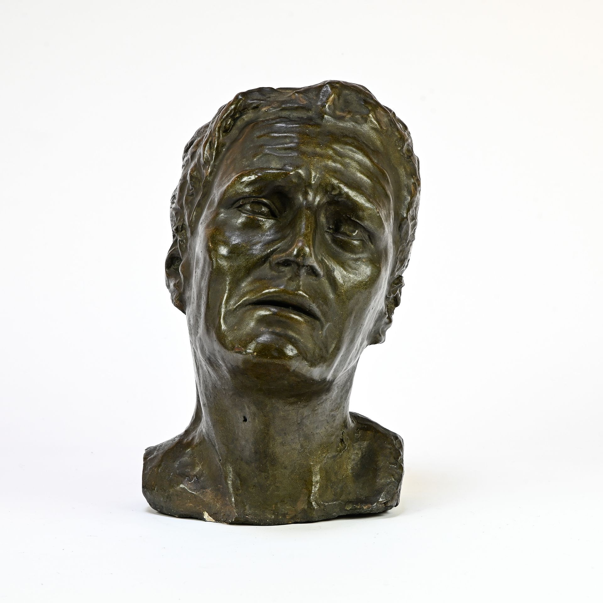 Tête d'homme 20世纪的学校

一个男人的头



石膏彩绘雕塑，标记为A。基地下的琼斯

 高：30.5厘米 宽：19厘米 深：12厘米
