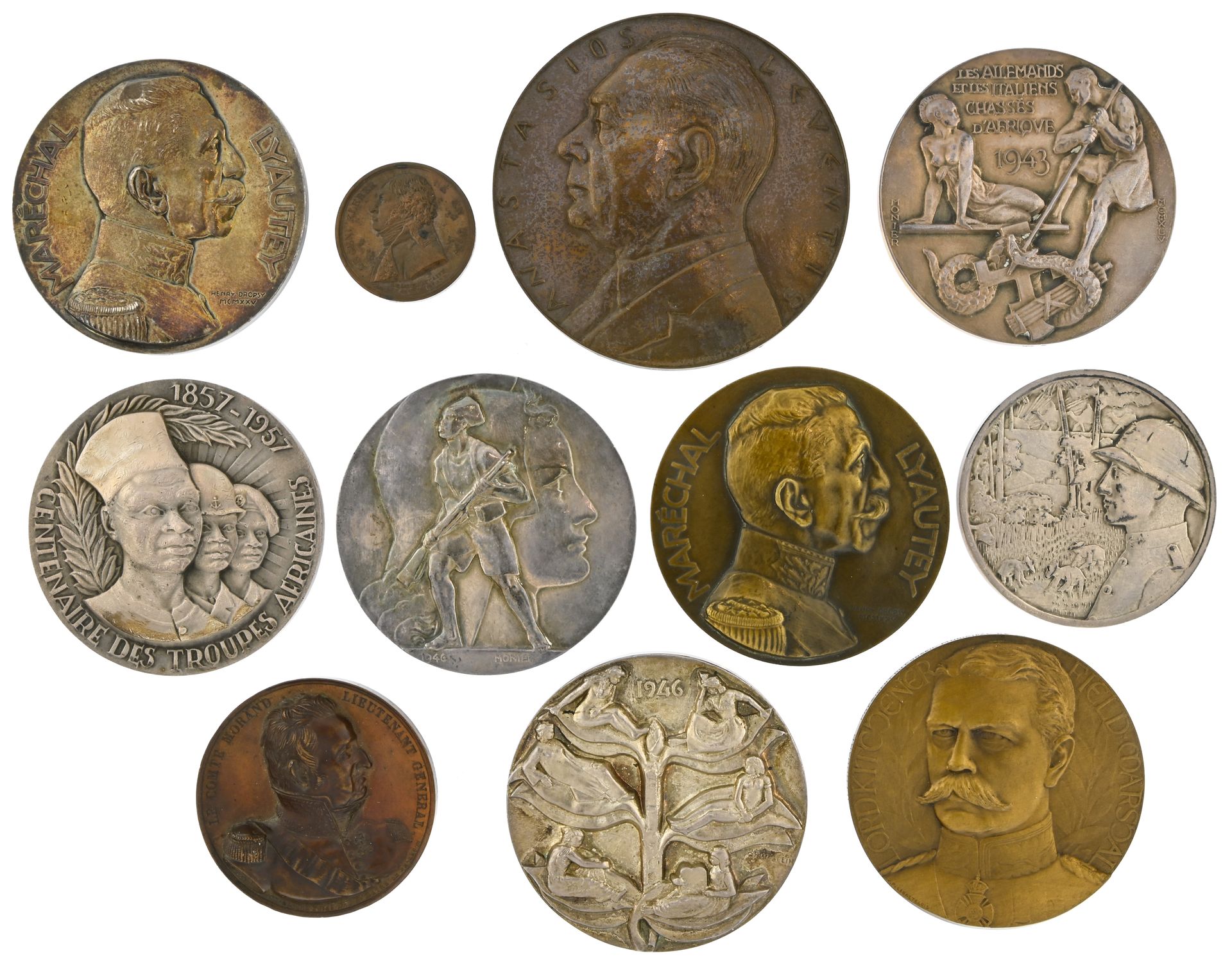 AFRIQUE, 非洲。

一批奖章。



伯恩斯坦，法国联盟，1946年，银质，68毫米；Legastelois，基钦纳勋爵，铜质，68毫米，边缘为Mith&hellip;