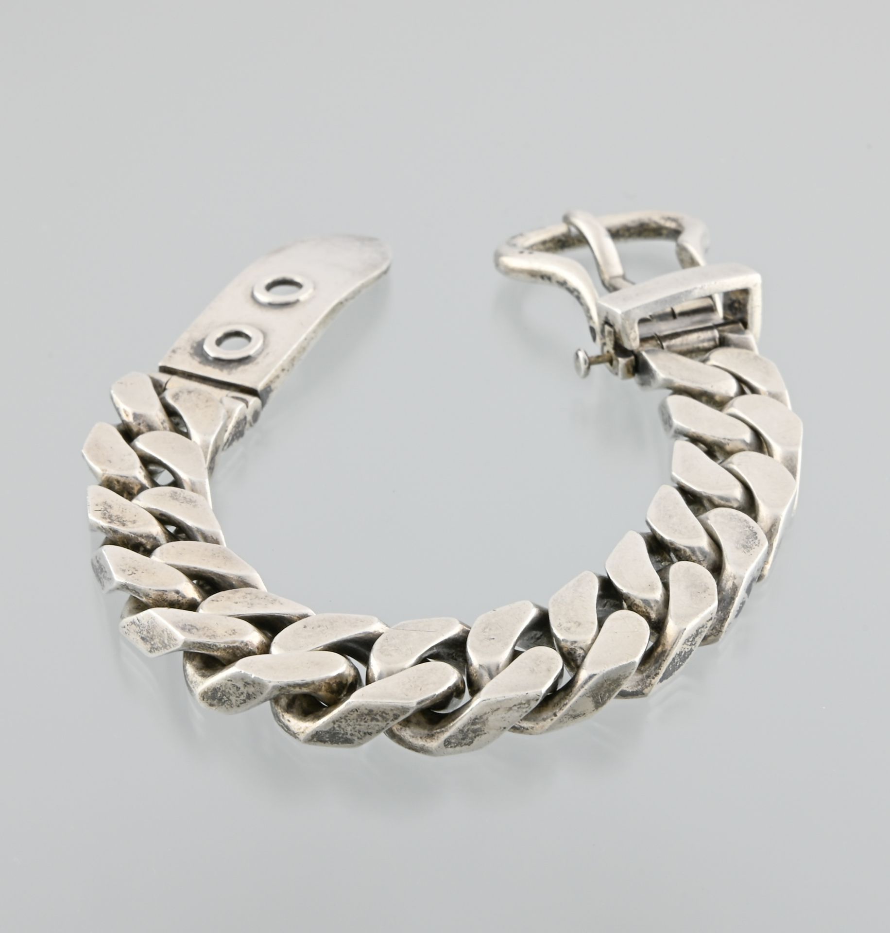 Hermès (attribué à) Hermès (attribué à)

Bracelet "Gourmette"





En argent , f&hellip;