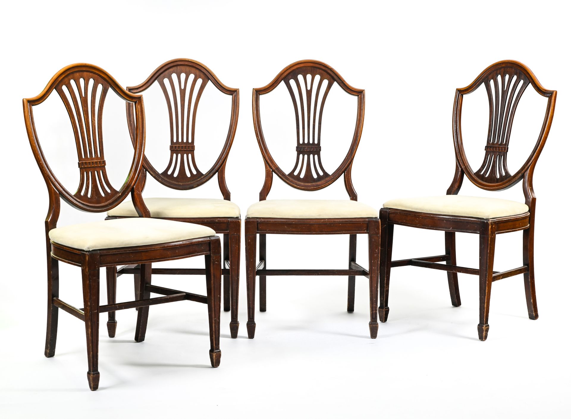 Null Ensemble de quatre chaises anglaises



Galettes recouvertes de cuir blanc.