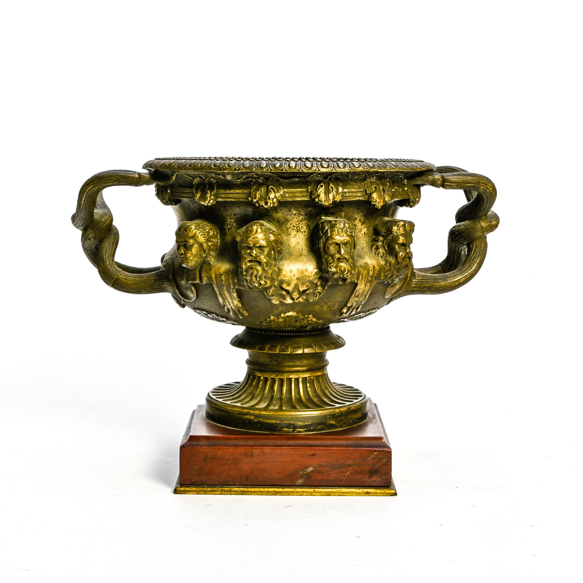 Null 19世纪末的作品

华威杯



带有金棕色铜锈的青铜器和大理石底座

与大理石发生意外的高度：15厘米