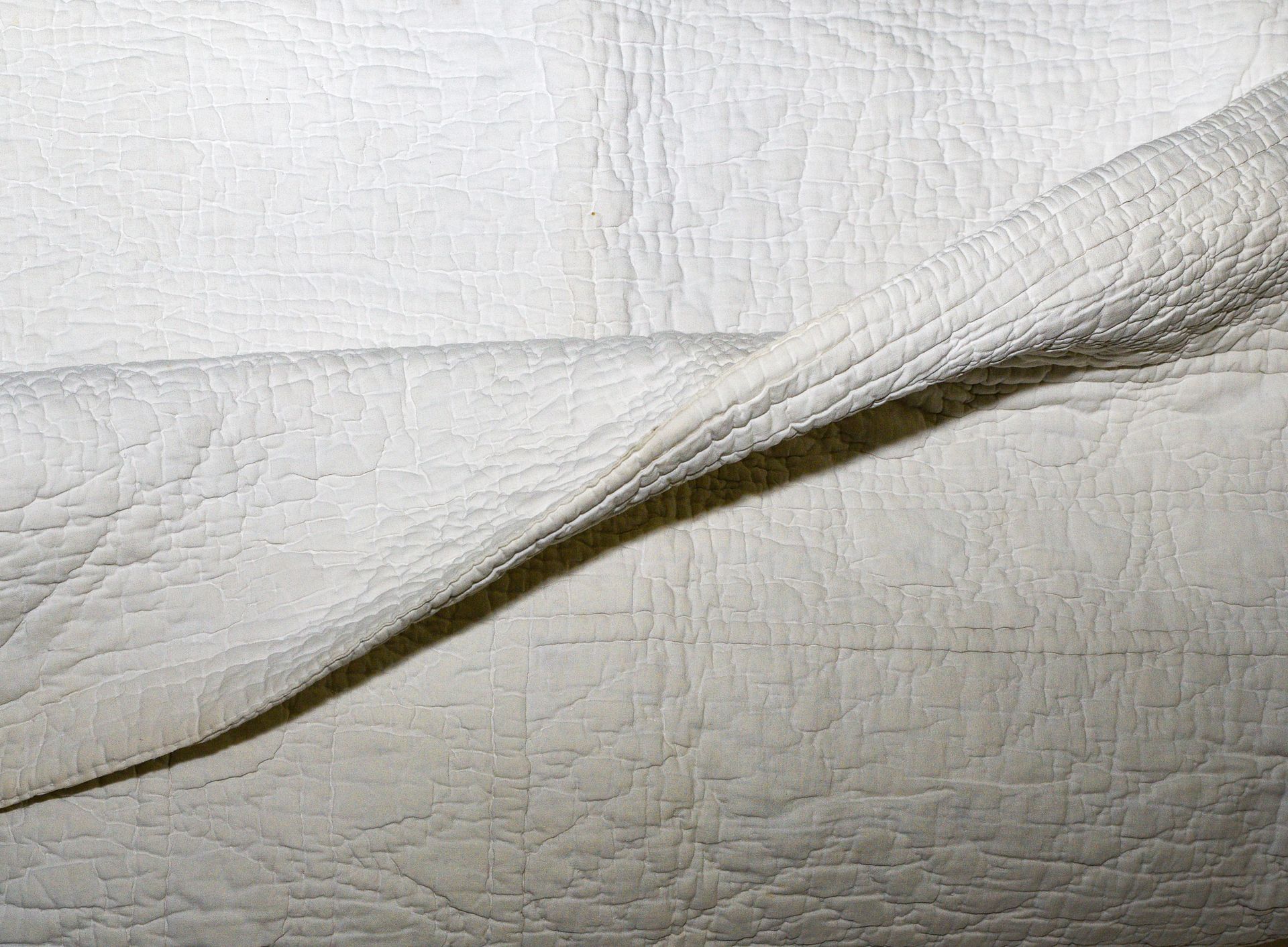 Null 普罗旺斯，19世纪中期

绗缝婚纱毯



有心的奖章，心在窗台。



专家：Aymeric de Villelume

锈迹斑斑 l：135 cm&hellip;