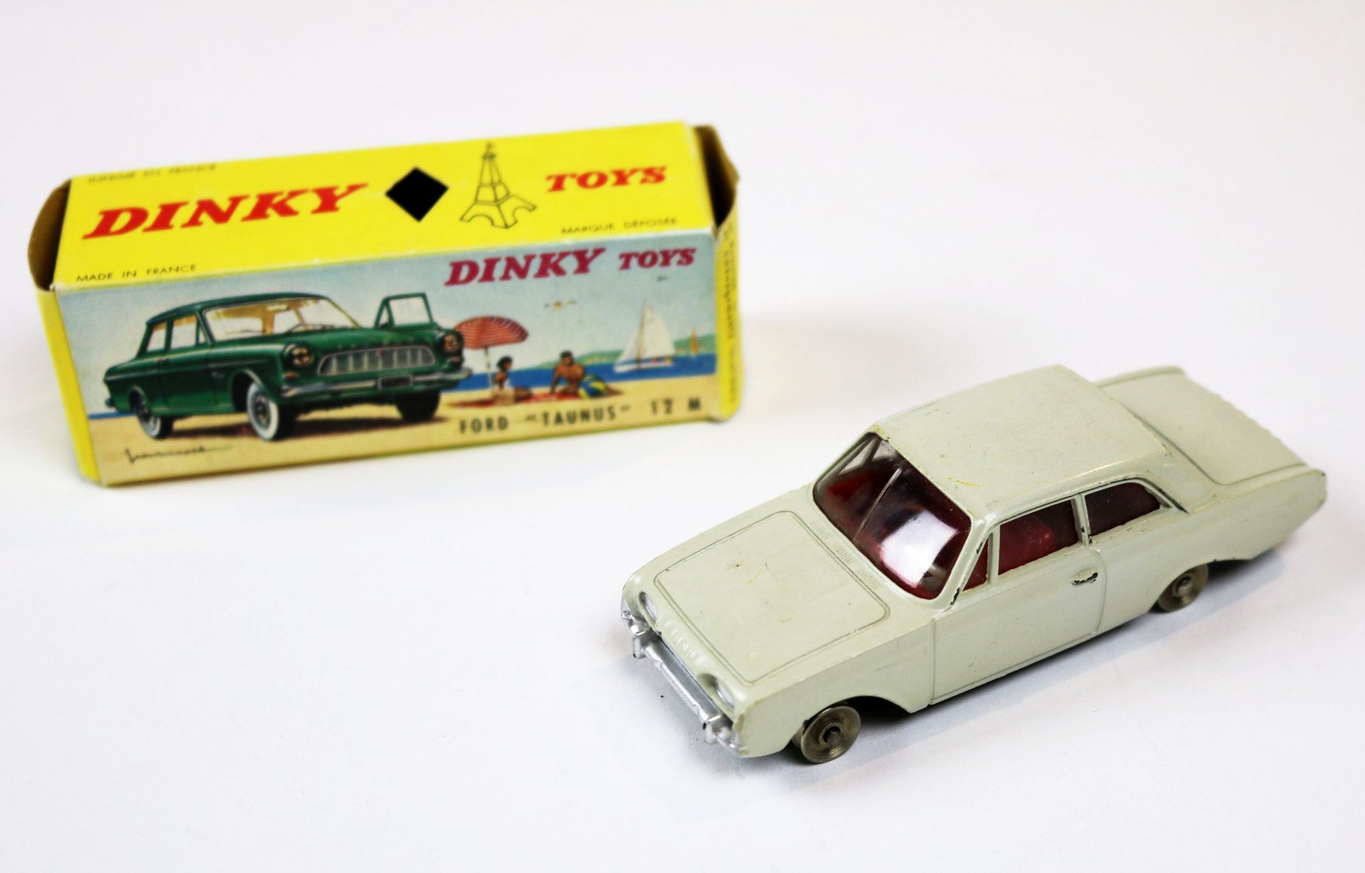 DINKY TOYS France DINKY TOYS FRANCE

FORD TAUNUS 17 M grise – 538



Expert: Jea&hellip;