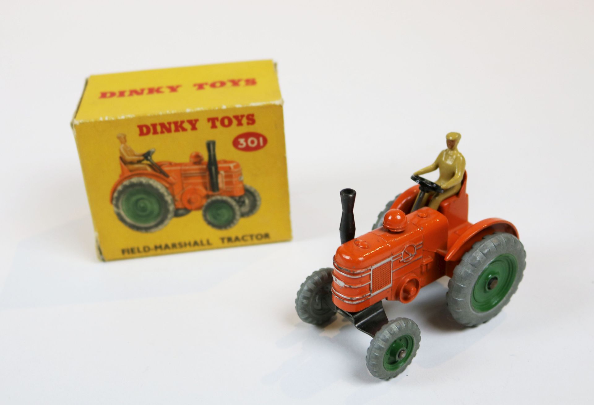 DINKY TOYS ANGLETERRE DINKY TOYS ANGLETERRE

Tracteur FIELD MARSHALL 30



Exper&hellip;