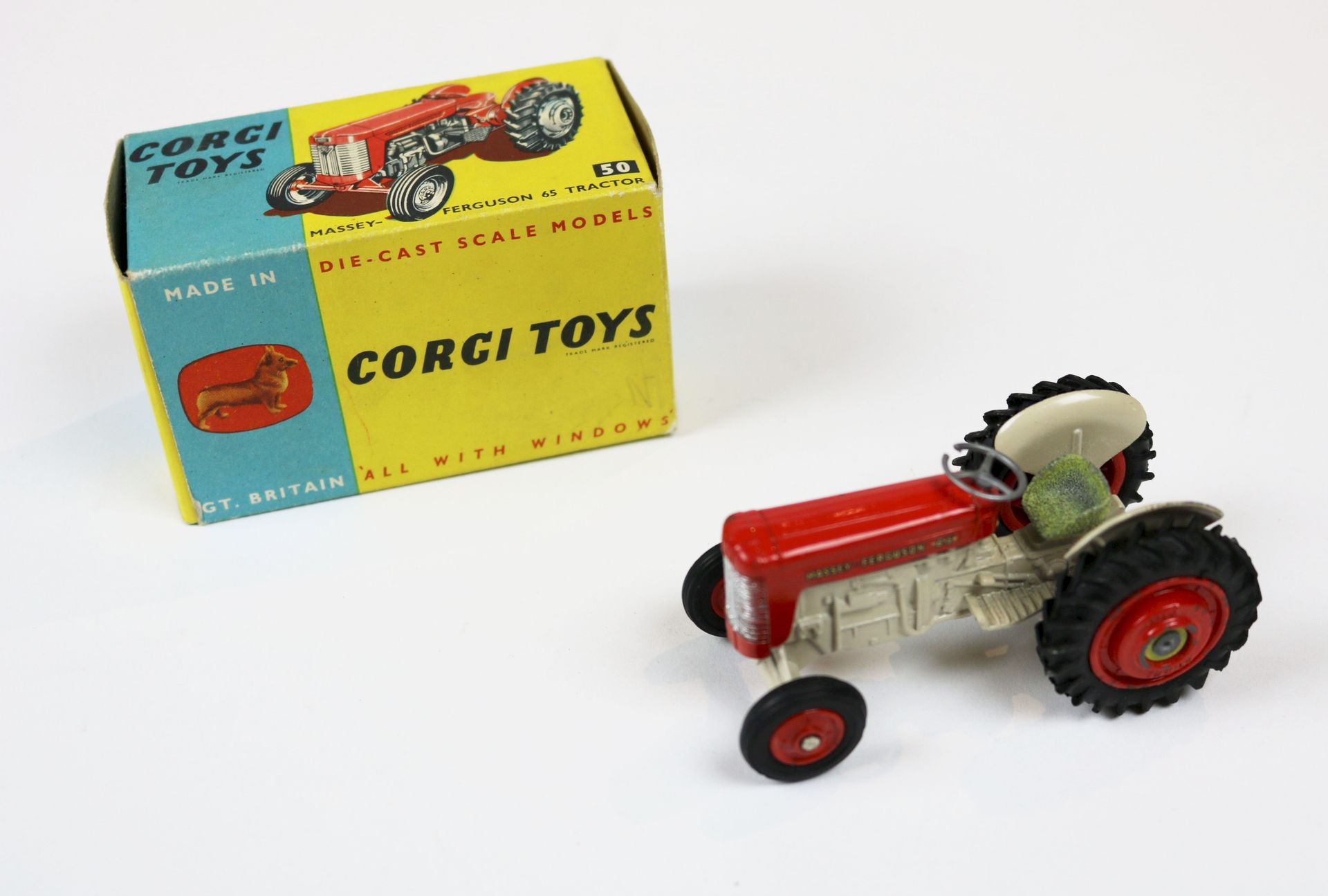CORGI TOYS CORGI TOYS

Tracteur MASSEY FERGUSON – 50 – rouge



Expert: Jean-Cla&hellip;