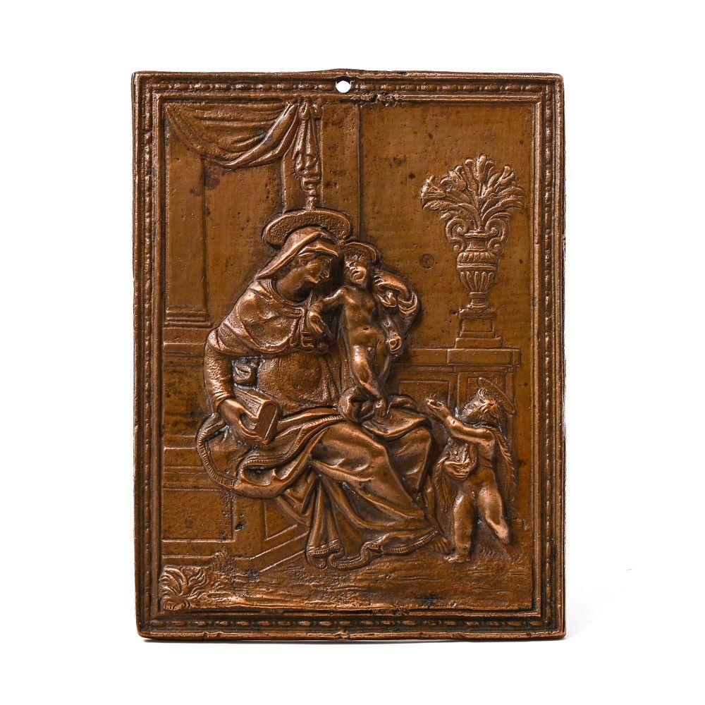 Null 博洛尼亚或威尼斯，16世纪上半叶

大盘子



17世纪晚期的青铜铸件，带有自然的铜锈，描绘了建筑背景下的圣母子和施洗者圣约翰，他们旁边放着一个花瓶&hellip;
