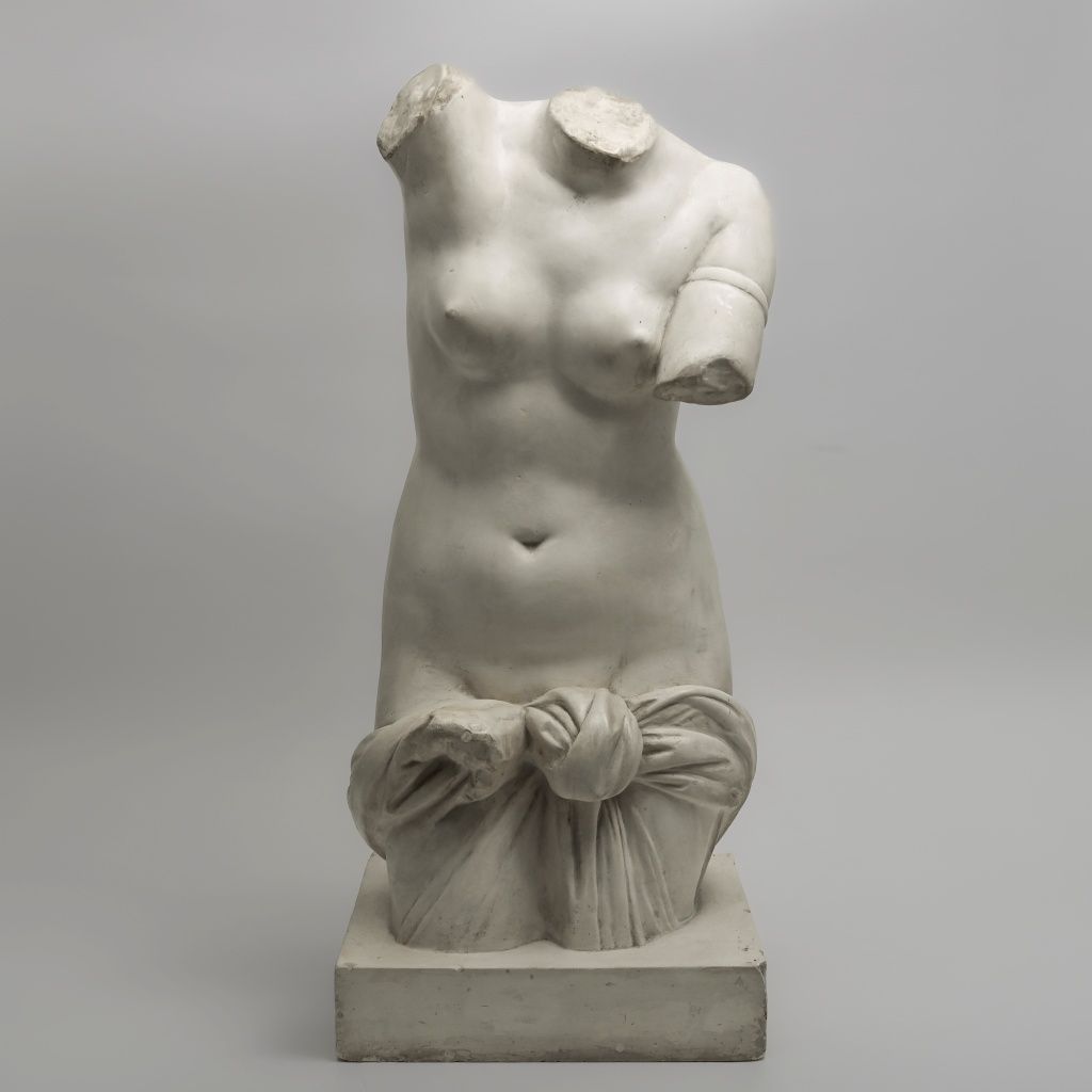 Null IM GESCHMACK DER ANTIKE
Weibliche Büste

große Skulptur aus Gips 
 H: 85 cm