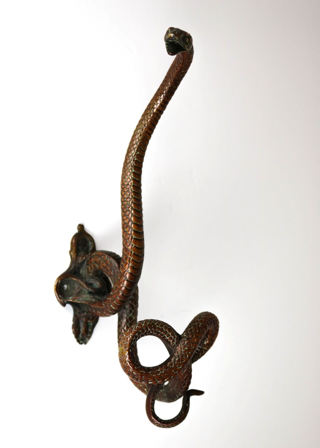 Null ART-DECO-ARBEIT
Python-Pflock

aus Bronze mit rotbrauner Patina
 H: 30 cm