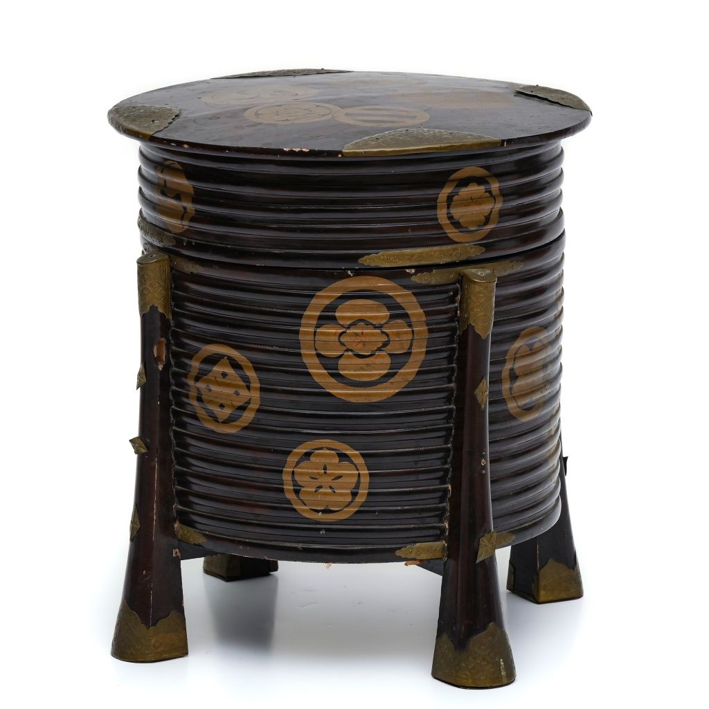 Null JAPAN, MEIJI-ZEIT
Picknickbox hokkai bako

aus Lack mit goldenen Mons, verz&hellip;