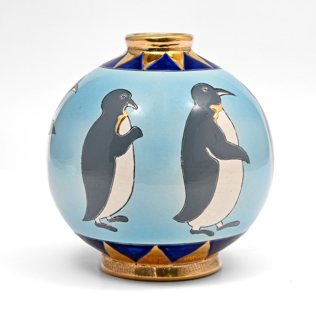 LONGWY pour PRIMAVERA LONGWY pour PRIMAVERA
Vase aux pingouins

de forme boule e&hellip;