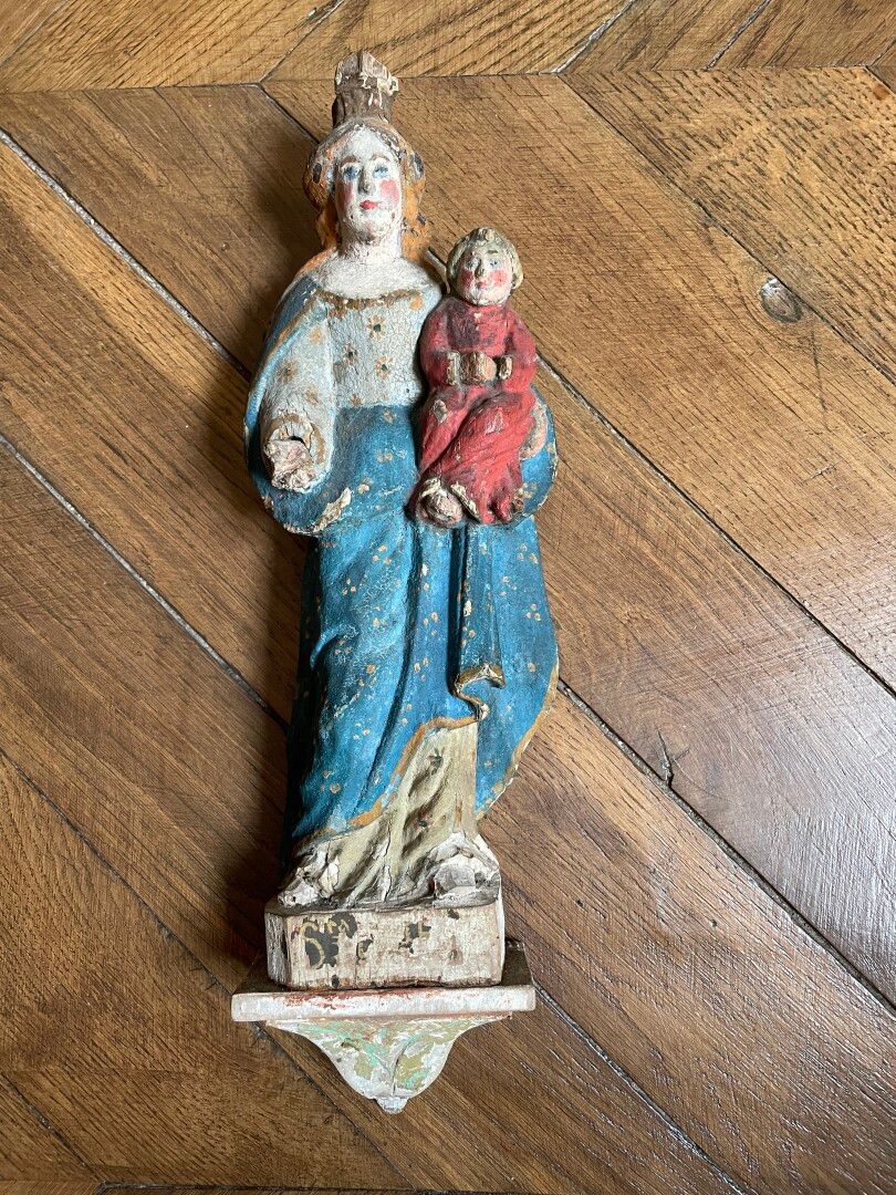 Null Sur de Francia, Virgen con el Niño en una estela.

Escultura de madera poli&hellip;