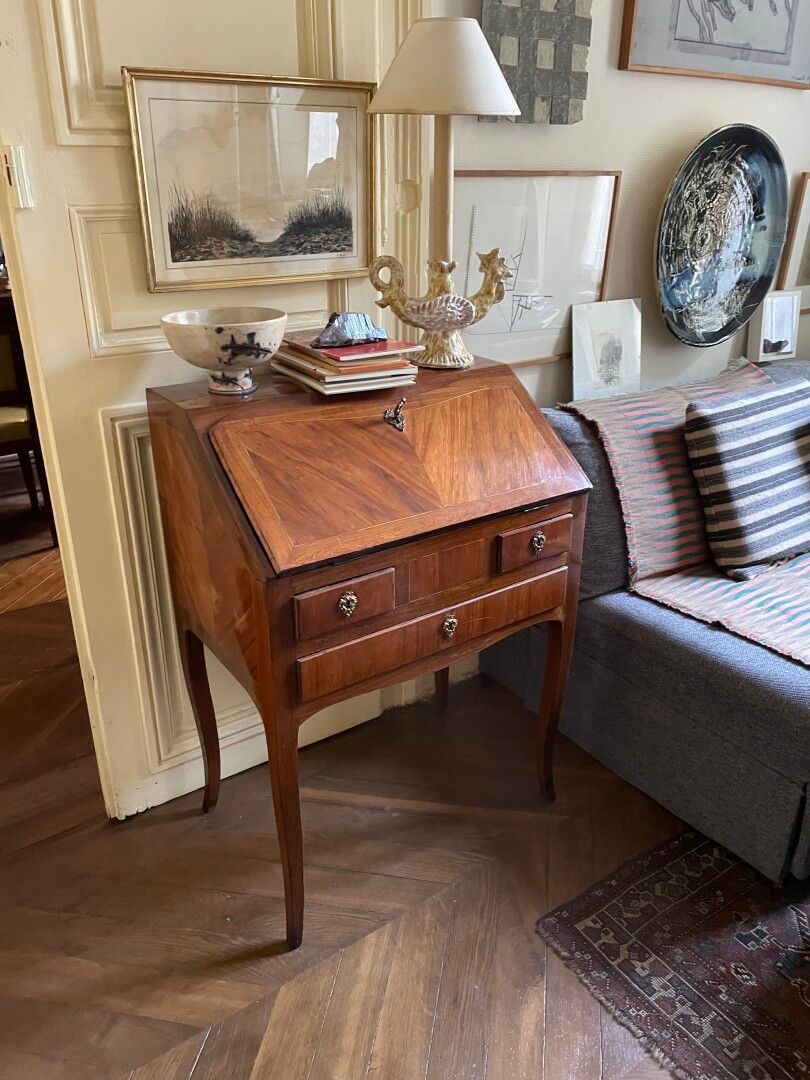 Null Donkey back desk, frieze marquetry, three drawers in front.

Louis XV perio&hellip;