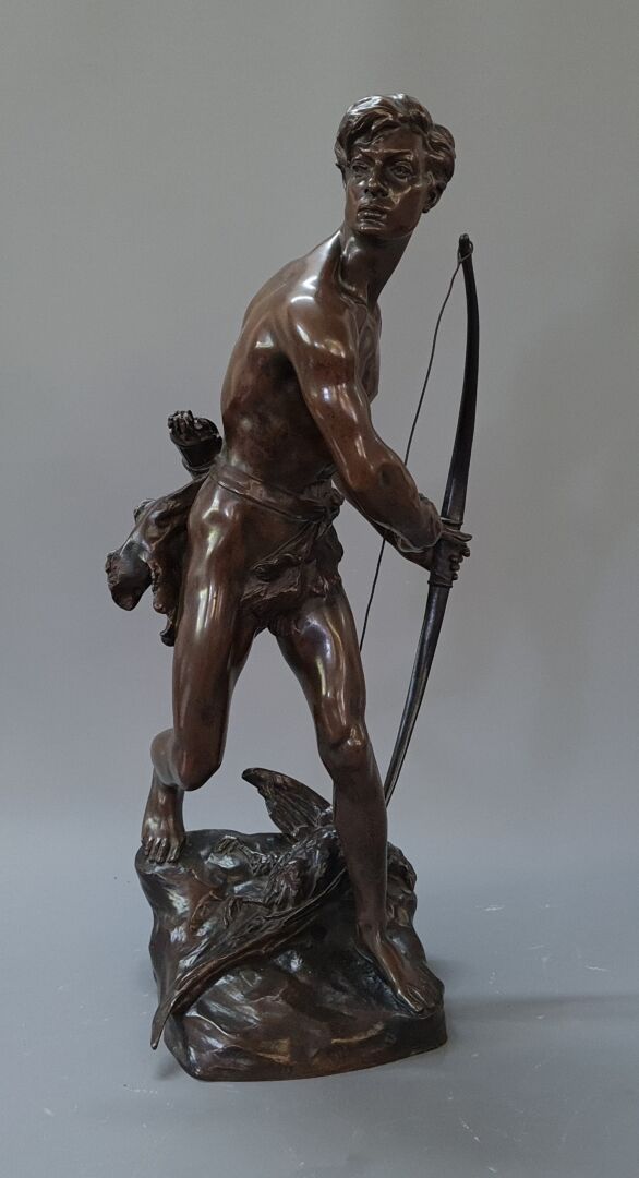 Null Chasseur à l'Arc.

Epreuve en bronze patiné.

H: 62 cm