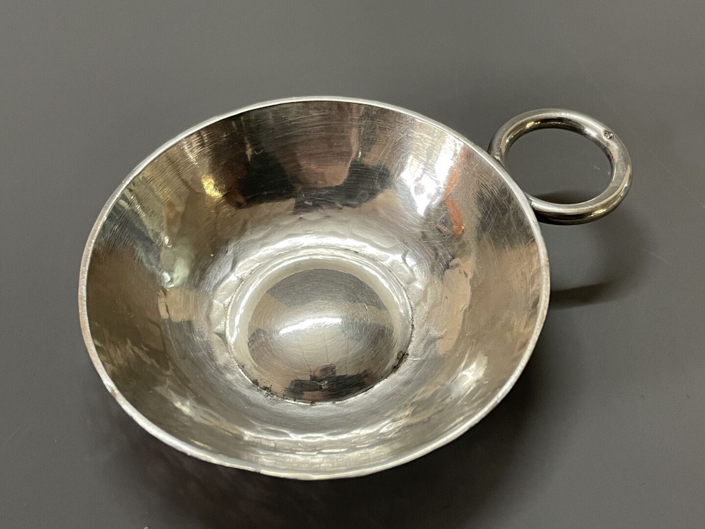 Null Jean DESPRES (1889-1980)

goutte-alcool en métal argenté.

H. :1,5 cm. D. :&hellip;