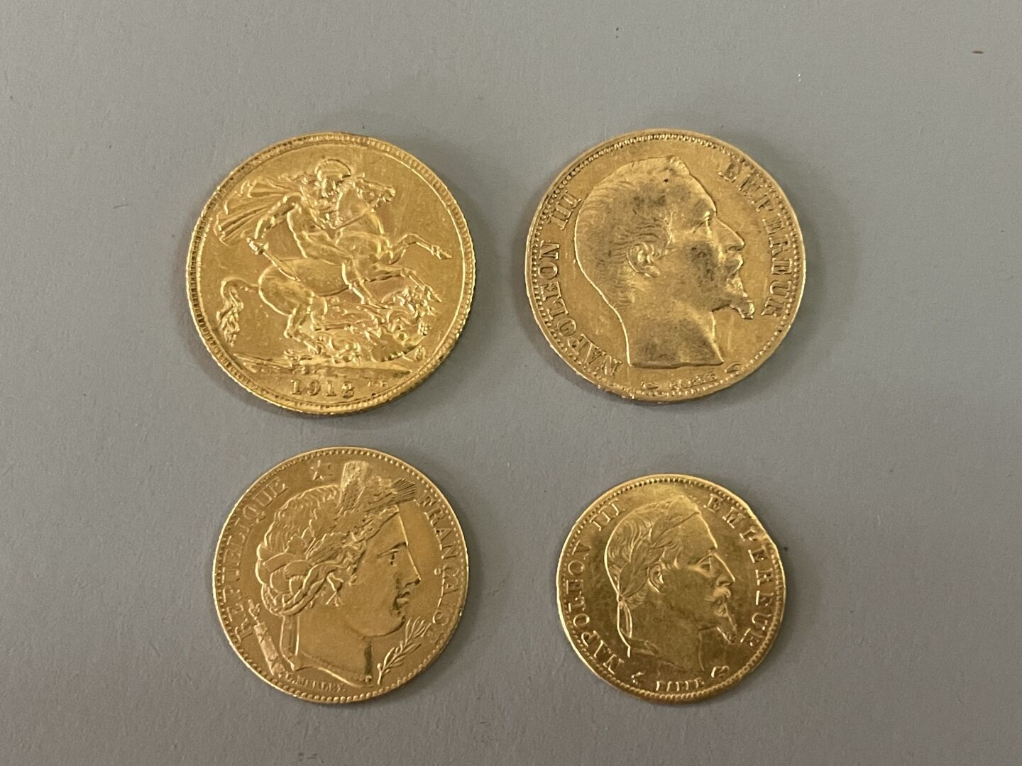Null Pièces en or:

- 1 souverain or 1912

- 1 pièces de 20 francs or 1853

- 1 &hellip;
