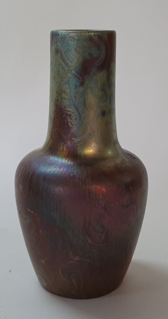 Null Clément MASSIER (1844-1917) 

Vaso piriforme a collo lungo in ceramica irid&hellip;