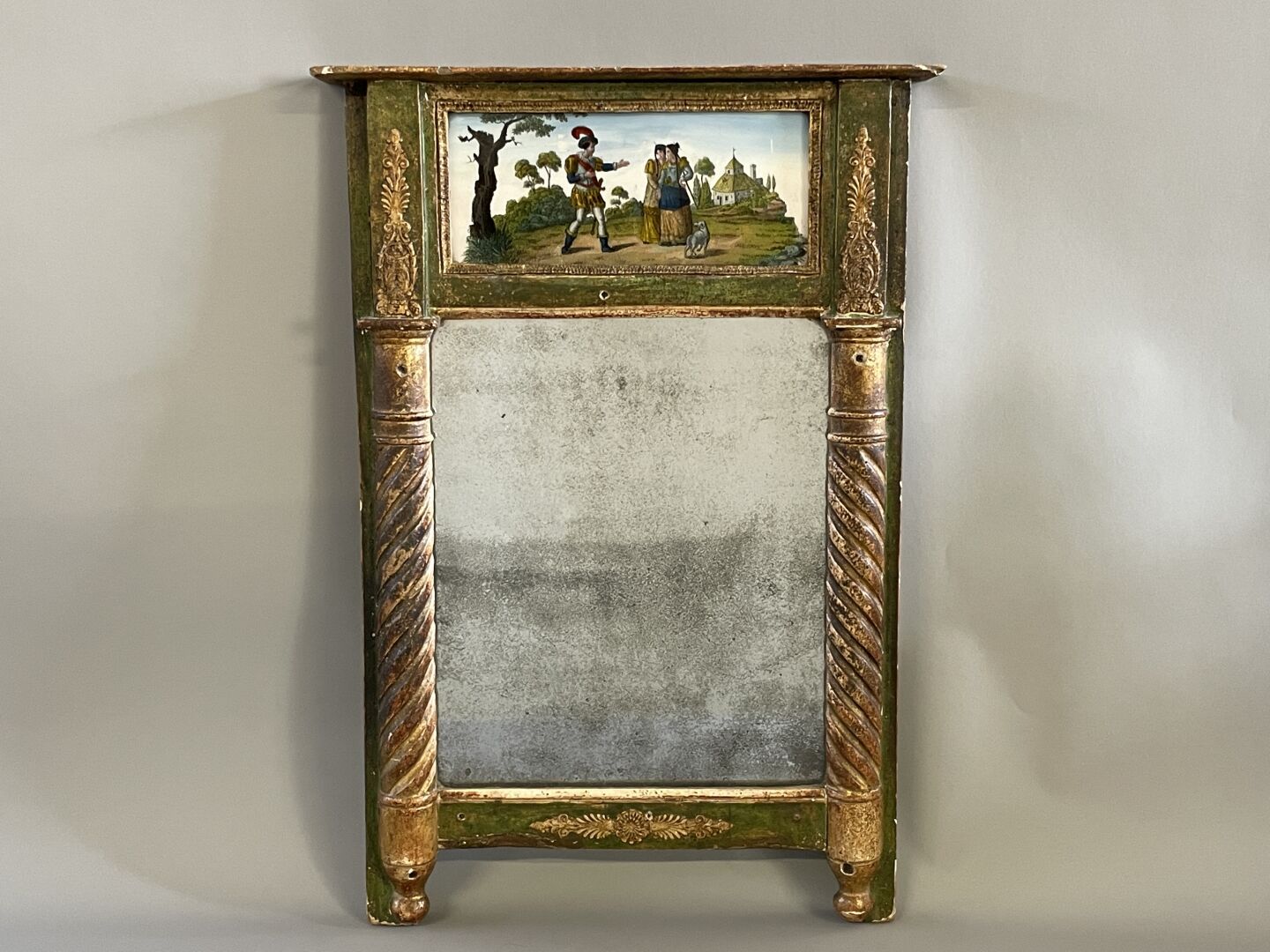 Null Kleiner Trumeau-Spiegel mit unter Glas fixiertem Dekor einer galanten Szene&hellip;