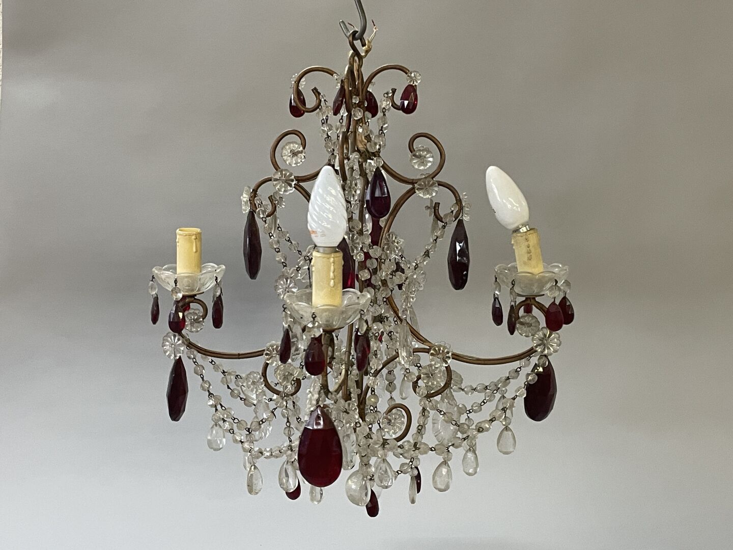 Null Small chandelier with four lights. 

H. 50 cm.