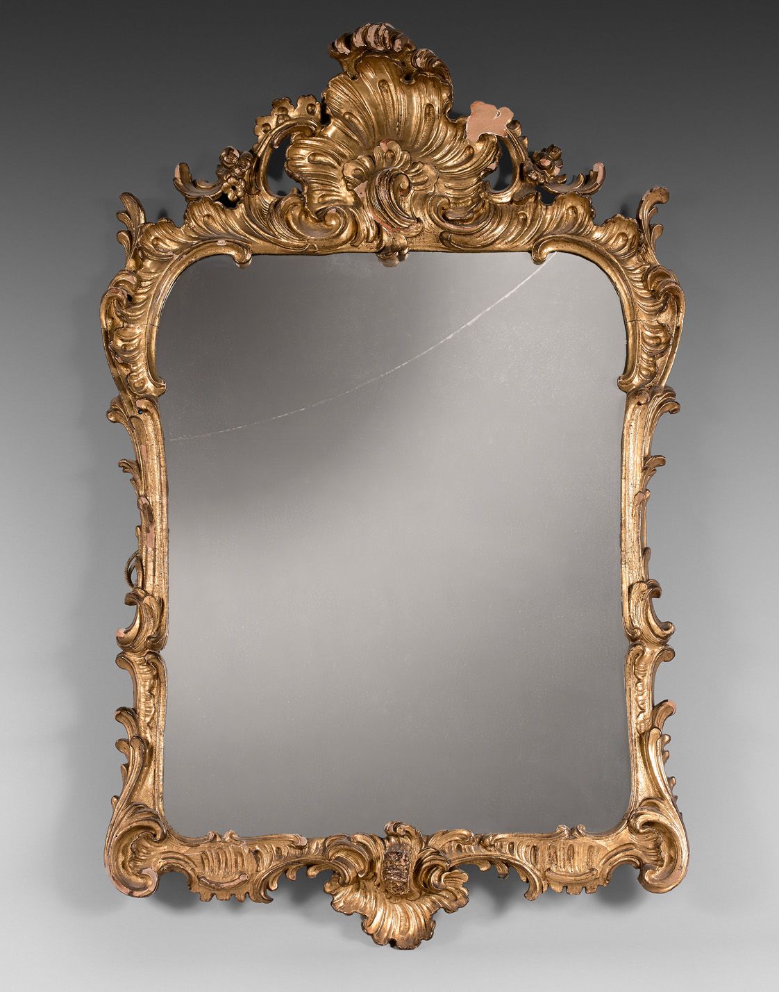 Null 一对雕刻和镀金的木制镜子，上面有罗盖尔和叶子。

意大利，18世纪末-19世纪初。

高度97 - 宽度62厘米

没有光的武器。一面斜面镜子破裂了，&hellip;