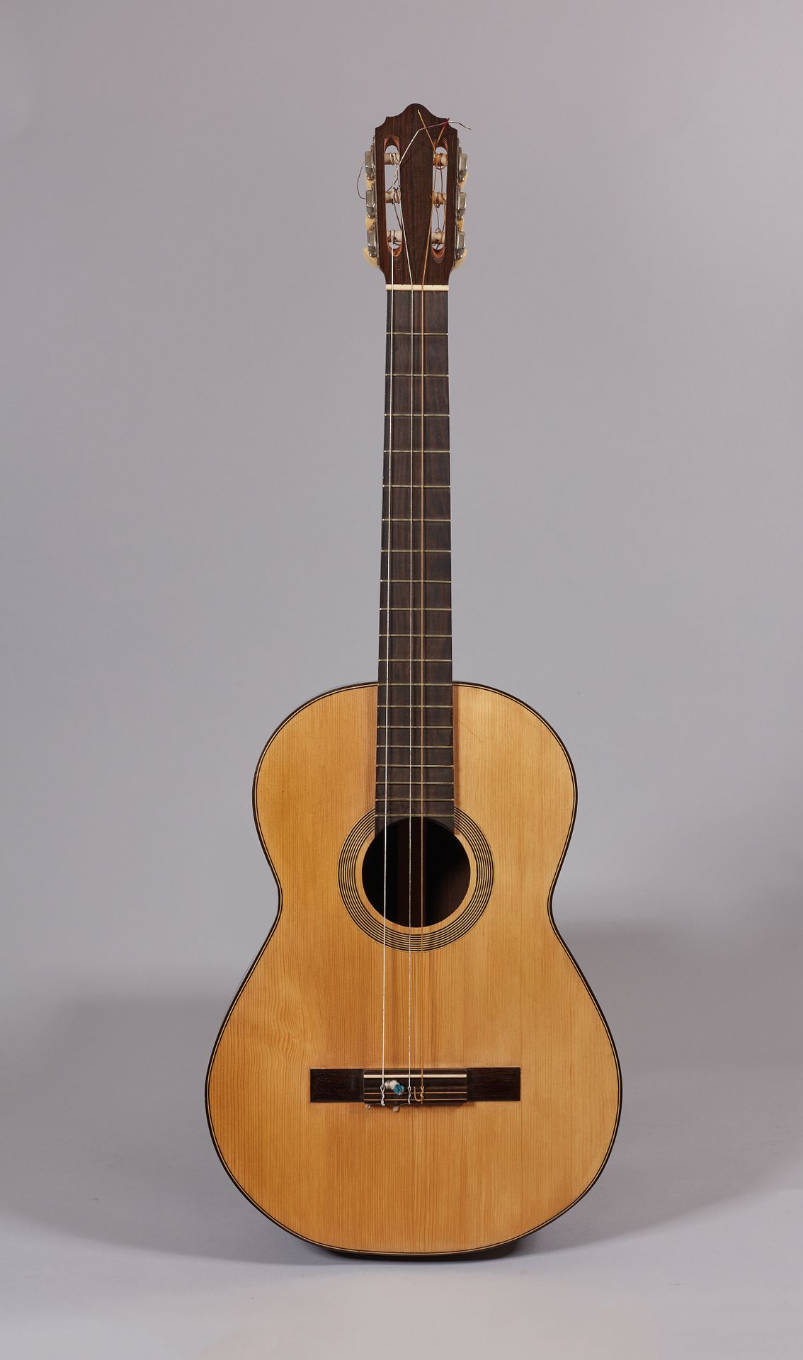 Null Classical guitar from the workshop of Julian GOMEZ RAMIREZ, Paris, circa 19&hellip;