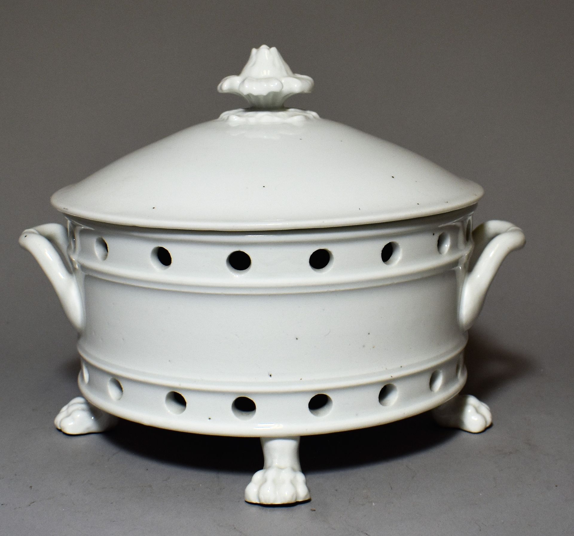 Null BAYEUX, Veuve LANGLOIS: covered cheese dish with white porcelain handles on&hellip;