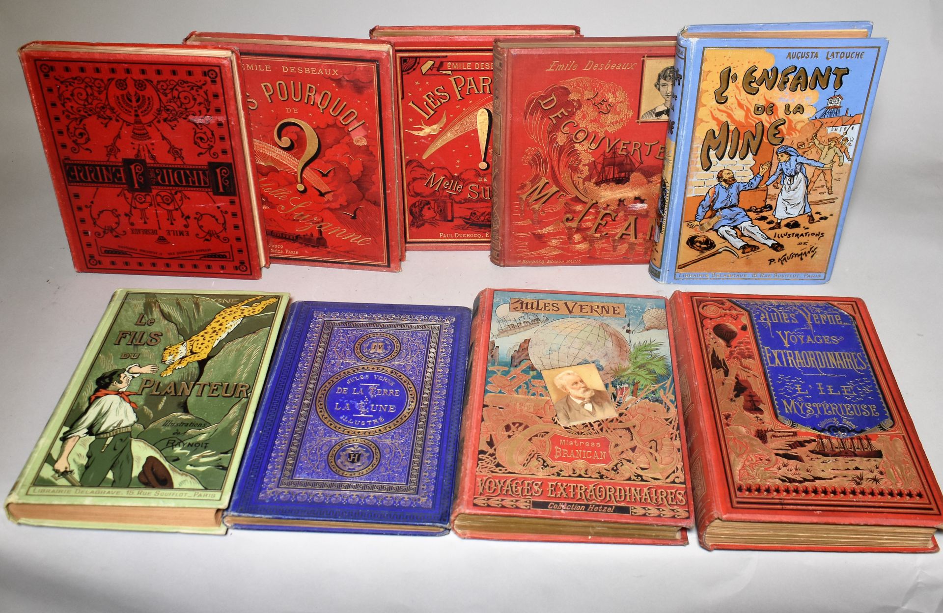 Null 9 volumi cartonati, di cui 3 di Jules Verne. (Nello stato)